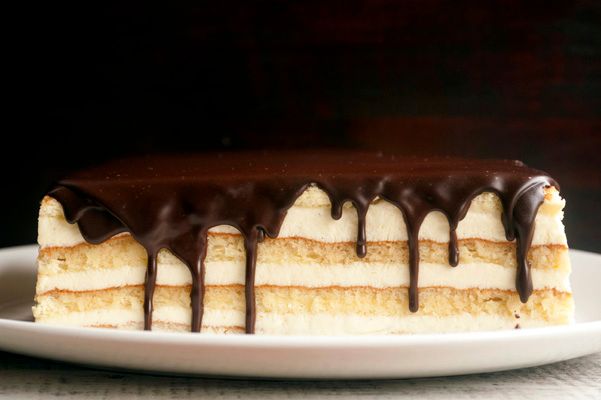 boston cream pie 8" - Holiday 2023
