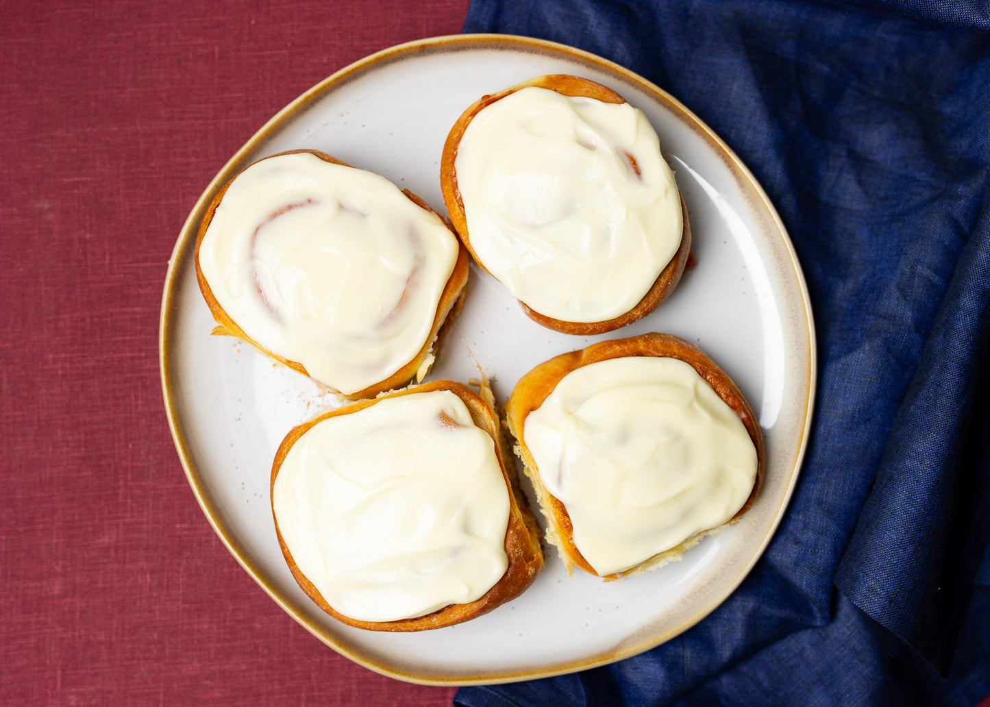 cinnamon rolls 4-pack - holidays 2025